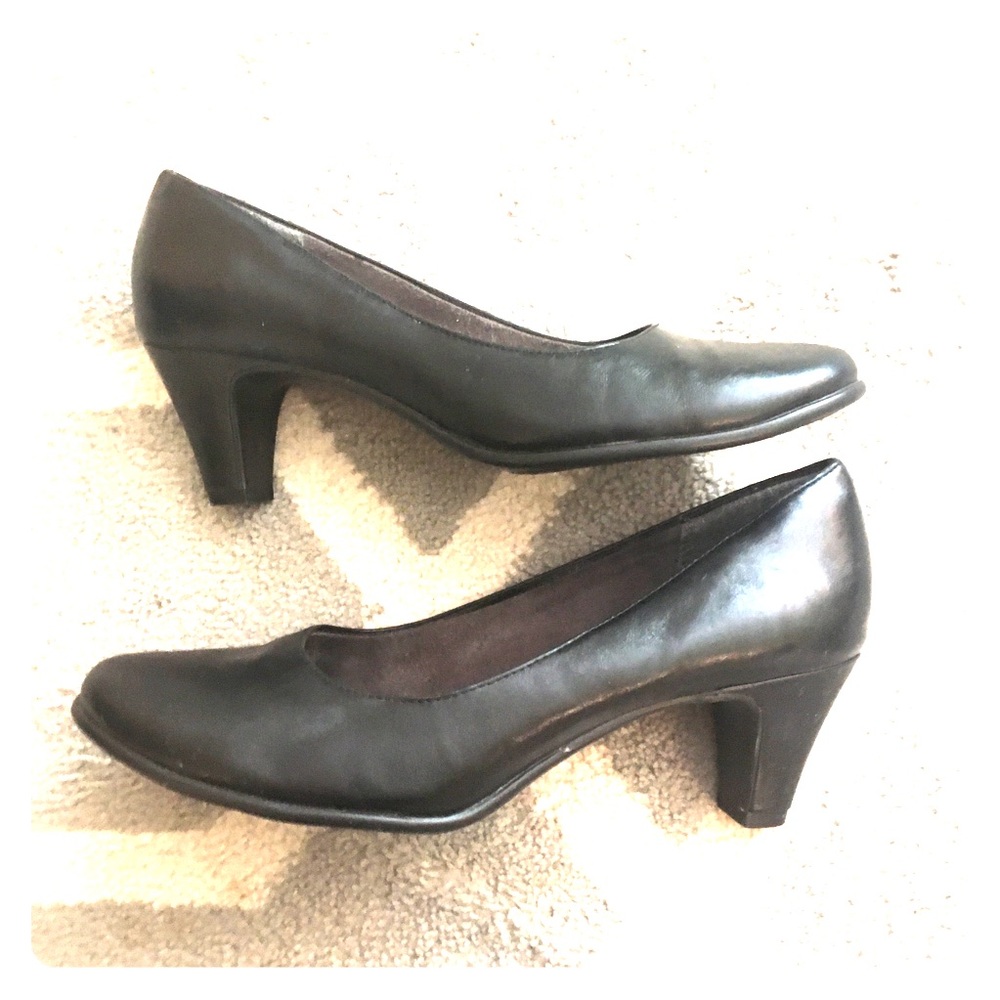 Easy Street black heels